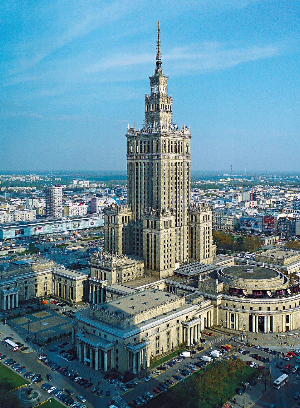 華沙科學文化宮修建於上世紀五十年代，是波蘭境內最高的建築物。