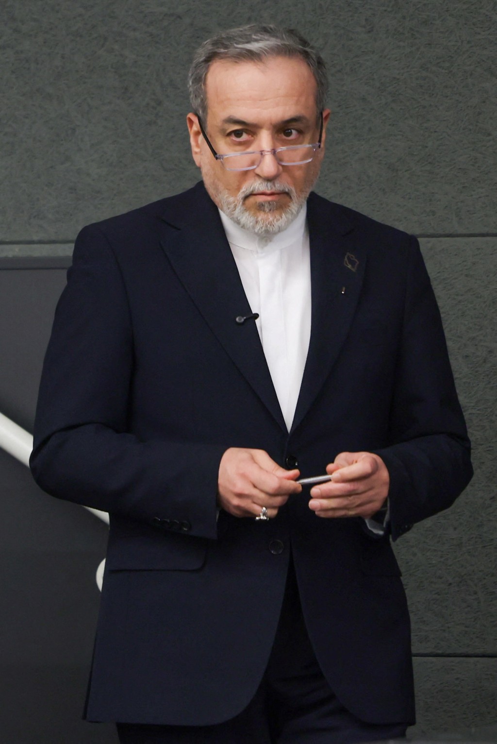 伊朗外长阿拉格齐否认与美方谈判。路透社