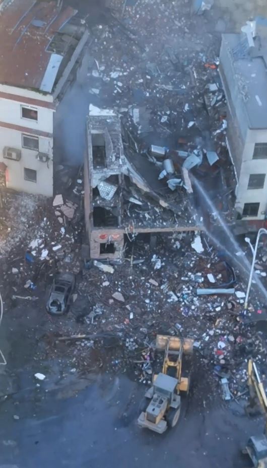 湖南有煙花店起火爆炸，現場尤如戰區。抖音＠大風新聞