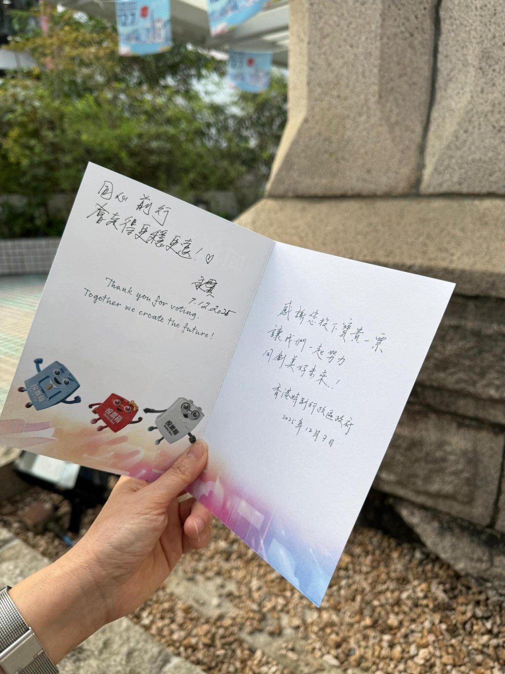 房屋局局長何永賢前往投票。何永賢FB圖片 房屋局局長何永賢前往投票。何永賢FB圖片