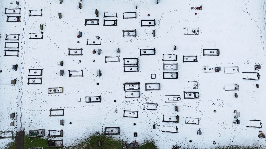 “戈雷蒂”风暴为英国西米德兰兹郡带来强烈降雪和暴雨。 路透社