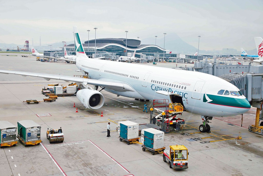 當局宣布取消九國禁飛令,意味着未來航空業人手需求增加。國泰將會重啟見習機師培訓計畫。