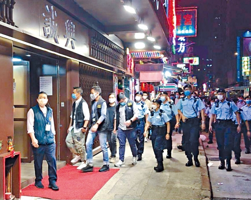 ■警方前晚動員八百警巡查麻將館等娛樂場所。