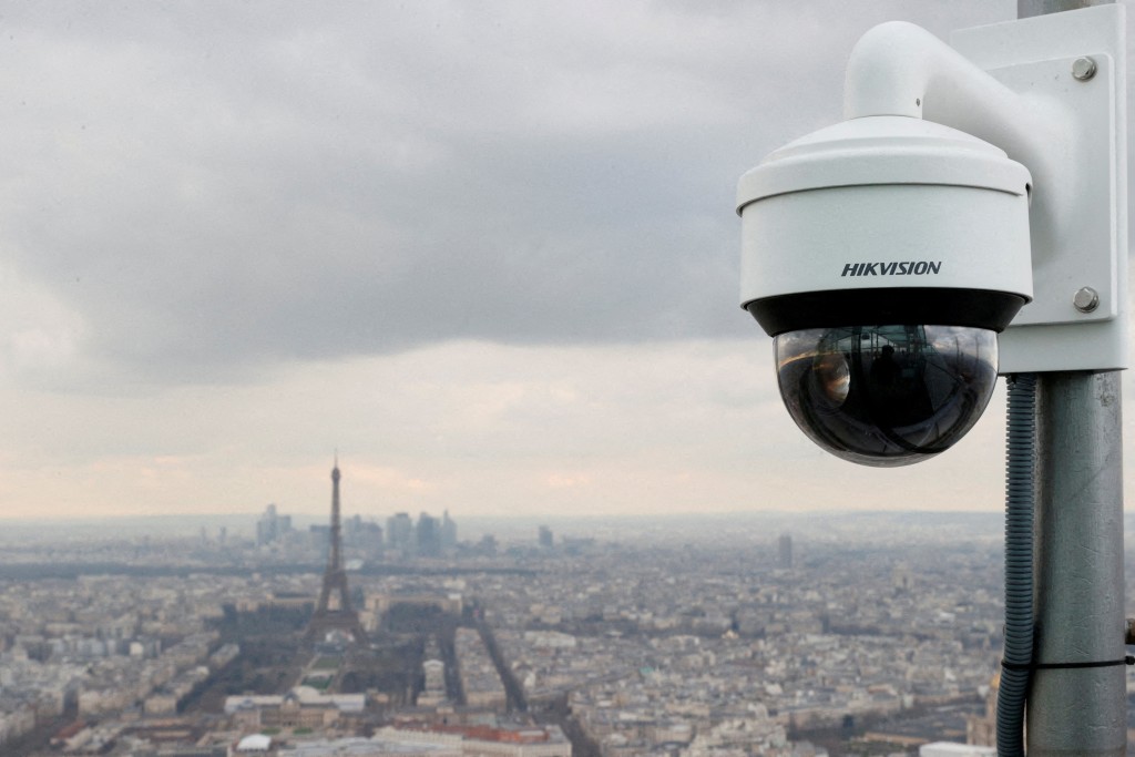 法国加娤保安摄录镜头反恐。路透社