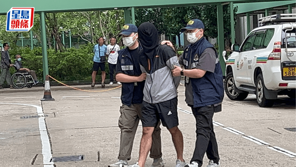 海關偵破涉及毒品得益的洗黑錢案,在屯門拘捕一名男子。蔡楚輝攝