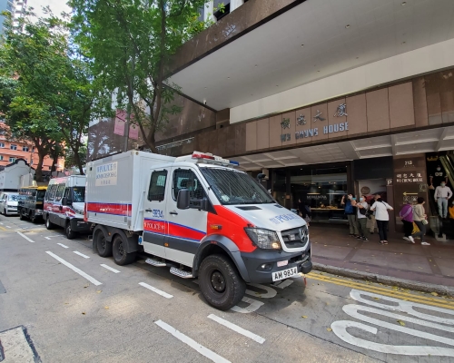 警方爆炸品課到場處理。