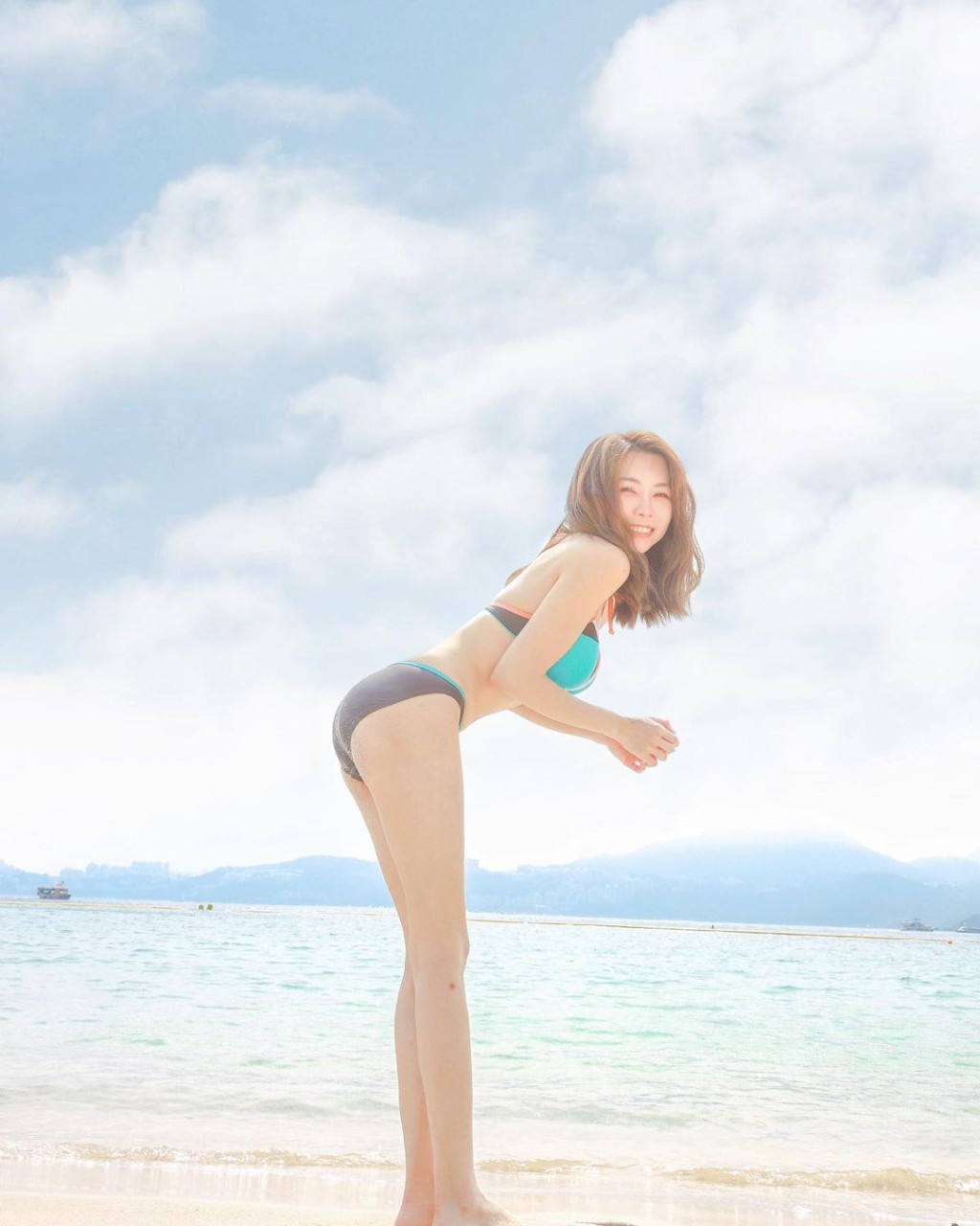 赵咏瑶的社交网有不少泳照。