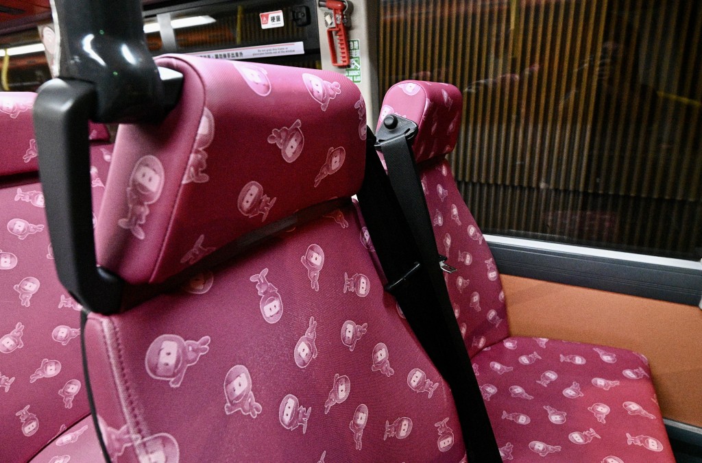 現時巴士座椅陸續增設安全帶。