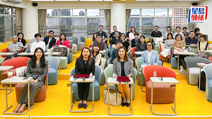 恒生大學傳播學院院長曹虹日前與台灣政治大學簽訂院級備忘錄,兩院將於未來共同推動師生互訪交流。 恒大提供