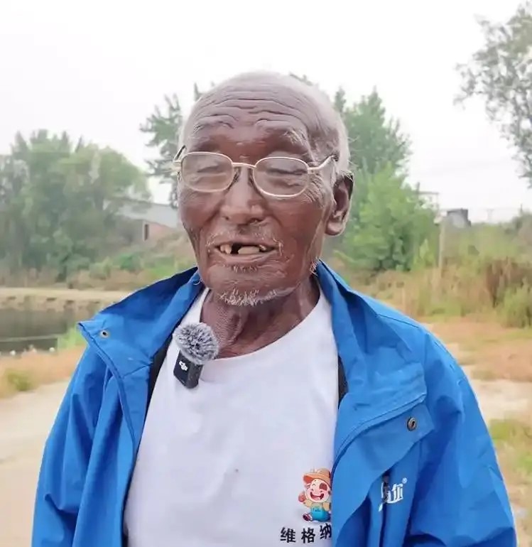 河北釣帝一身如非洲人般的膚色，去年起爆紅網絡。