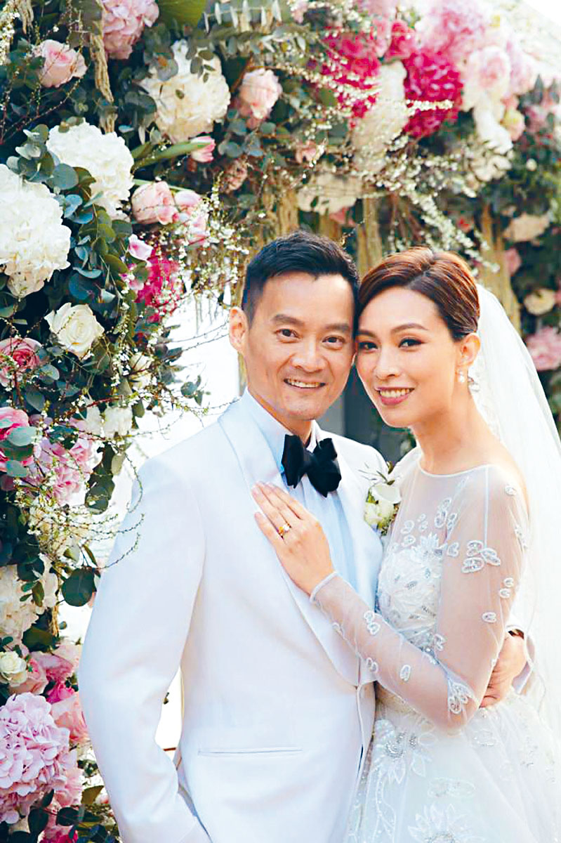 有指新郎以豪宅鎖匙定情，及百萬藍籌股求婚。