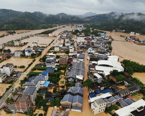 受持續暴雨影響,廣東多地嚴重水浸。(新華社圖片)
