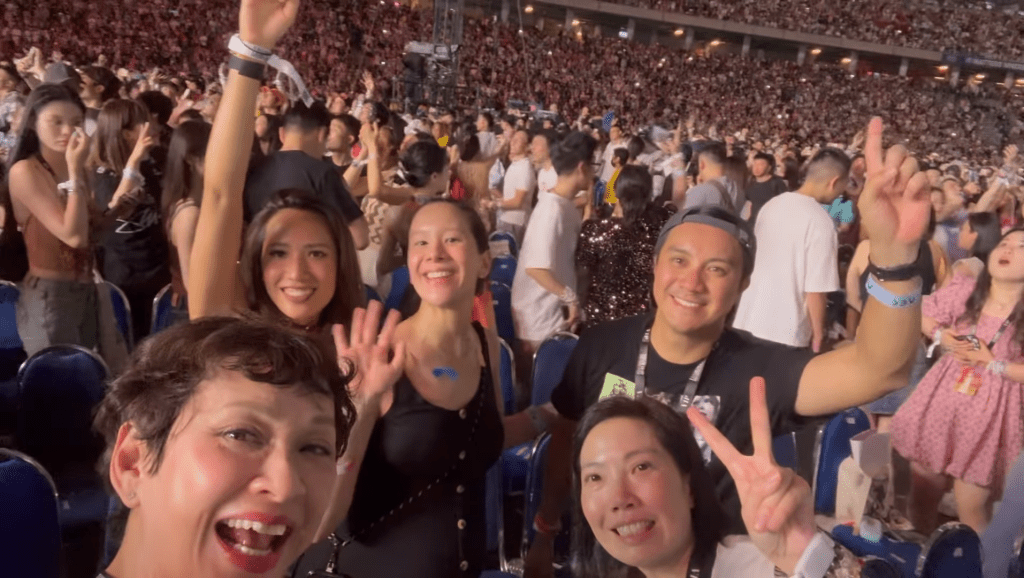 余安安早前与两位千金及女婿一起去新加坡看Taylor Swift演唱会。