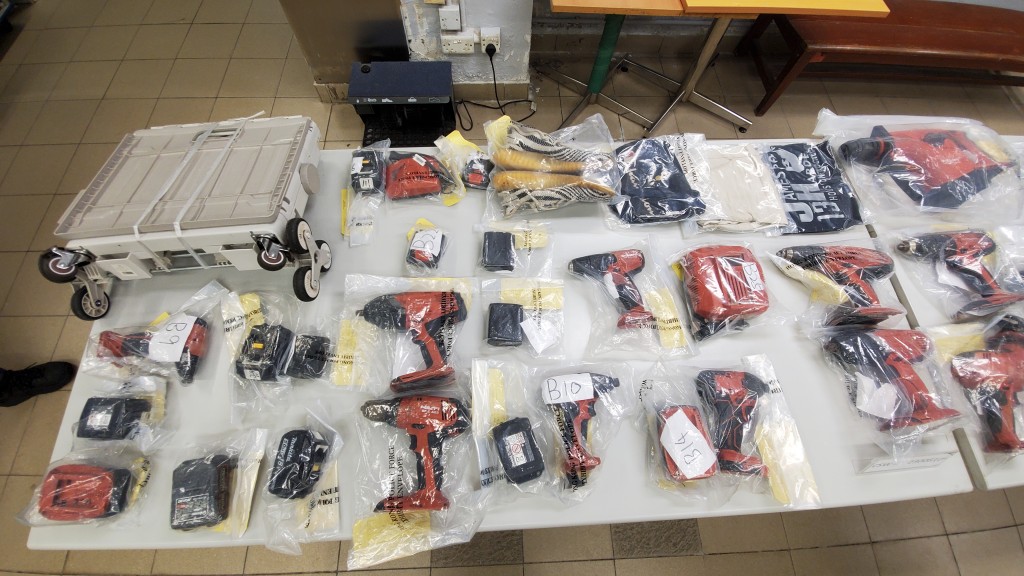 警方指，其中7宗盜竊案中有超過170件工具被盜去，總價值高達25萬元。