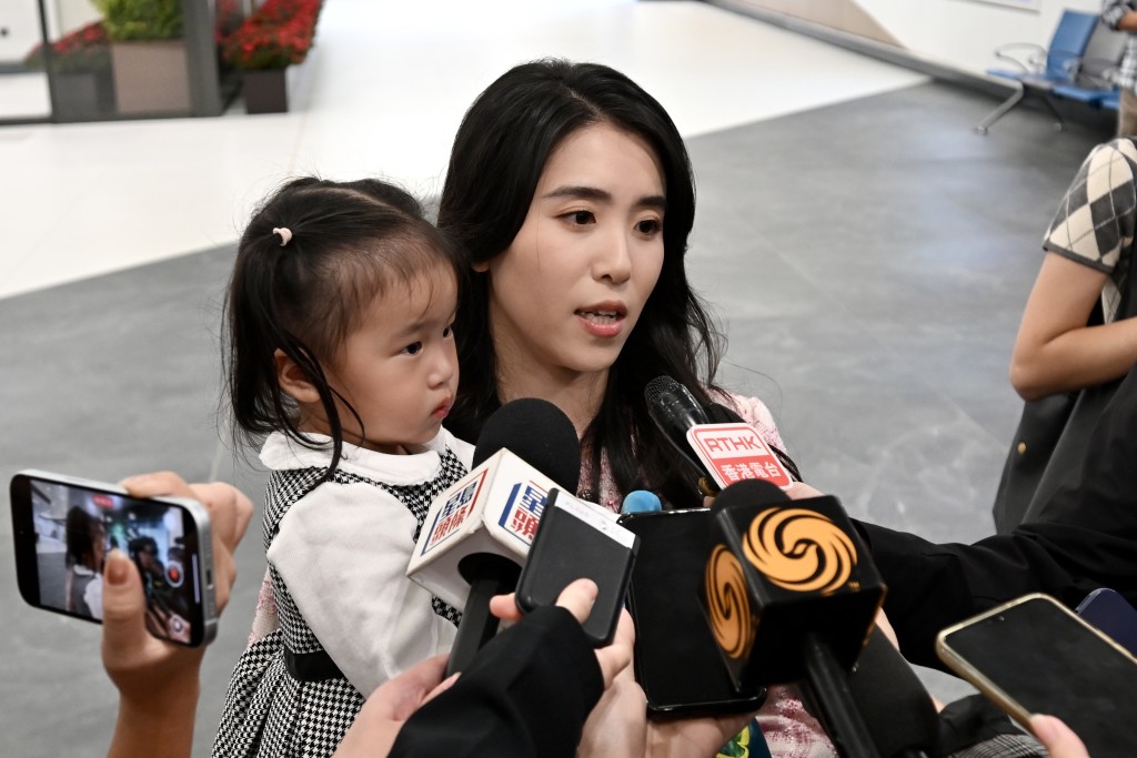 來自廣州的蔡小姐(右)。 來自廣州的蔡小姐(右)。