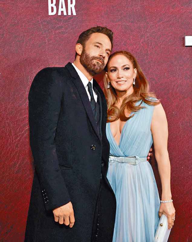 箩霸珍妮花洛庇丝宣布与宾艾弗力再度订婚。