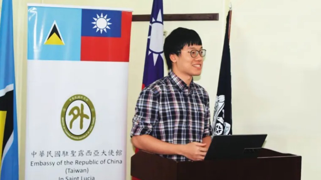 2000年出生的林睿庠是台大的學霸。Facebook