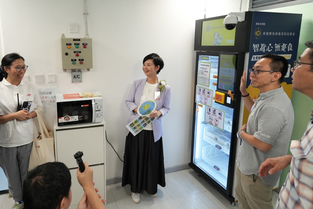 「善樓」亦設「自在食」自助提取機，為有需要的已登記住戶，提供每人每日2個速凍餐和1個湯品。何永賢FB圖片