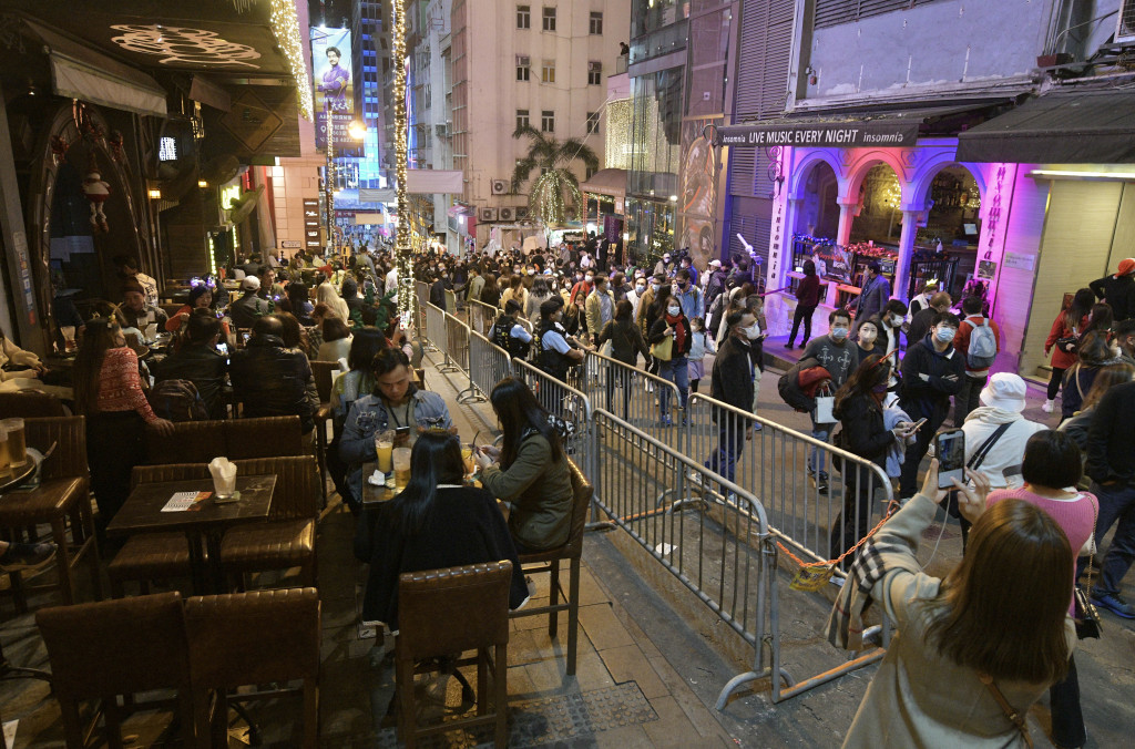 不少市民會到蘭桂坊歡度平安夜。資料圖片