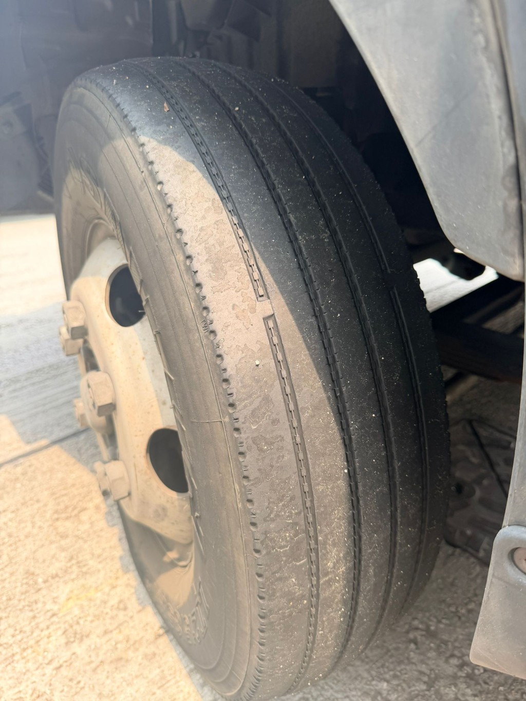 涉案车辆已被扣留于大榄涌车辆检验中心待进一步检验。警方提供