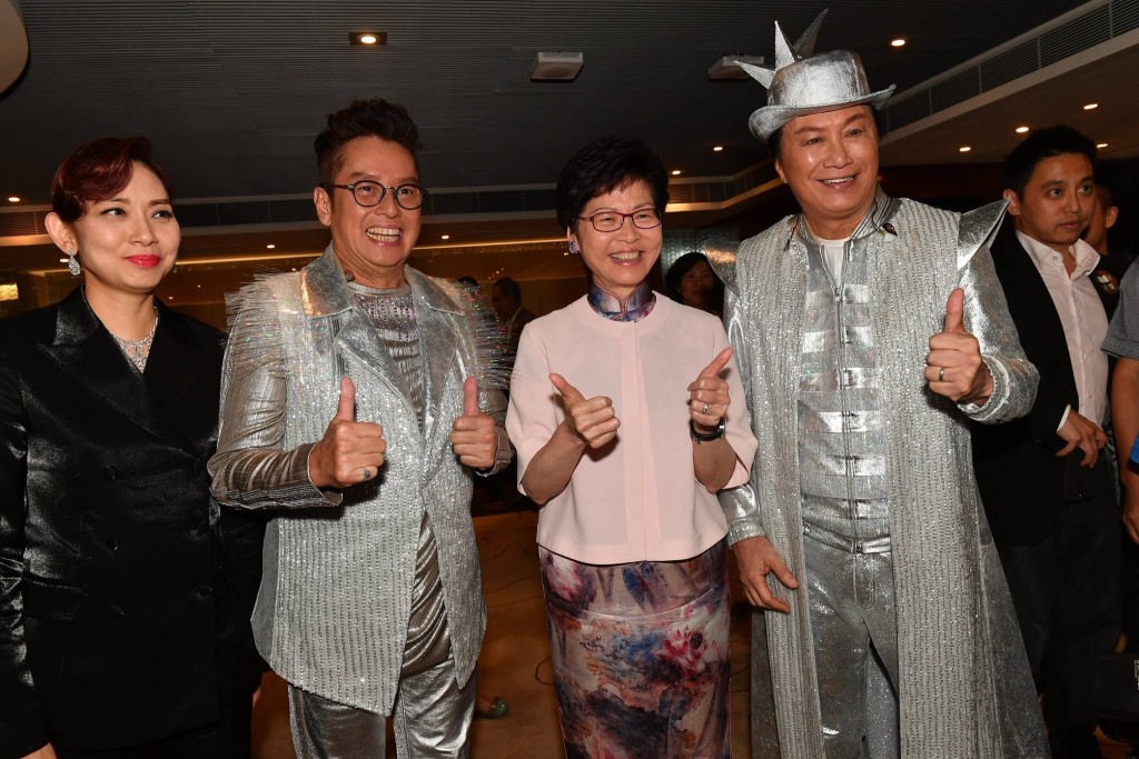 歌神校長再合體開騷，林鄭捧場。林鄭fb圖片