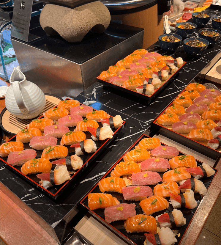 港島香格里拉 – cafe TOO 自助餐提供多款優質日本壽司。