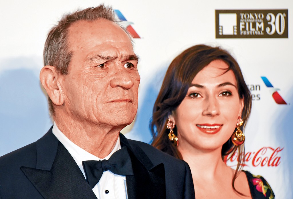 湯美女兒Victoria元旦被發現倒斃酒店，當場證實身亡。