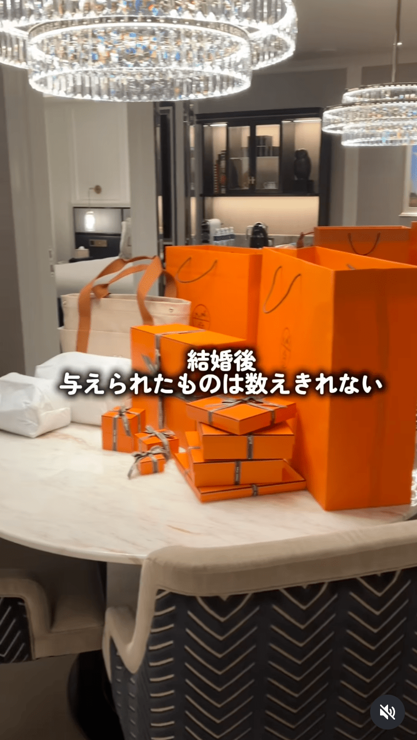 21岁那年，一名医学院学长从电视上看到川口圣美，主动与她认识，两人其后拍拖并结婚，现时育有一女。