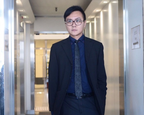 梁柏堅出庭作供。