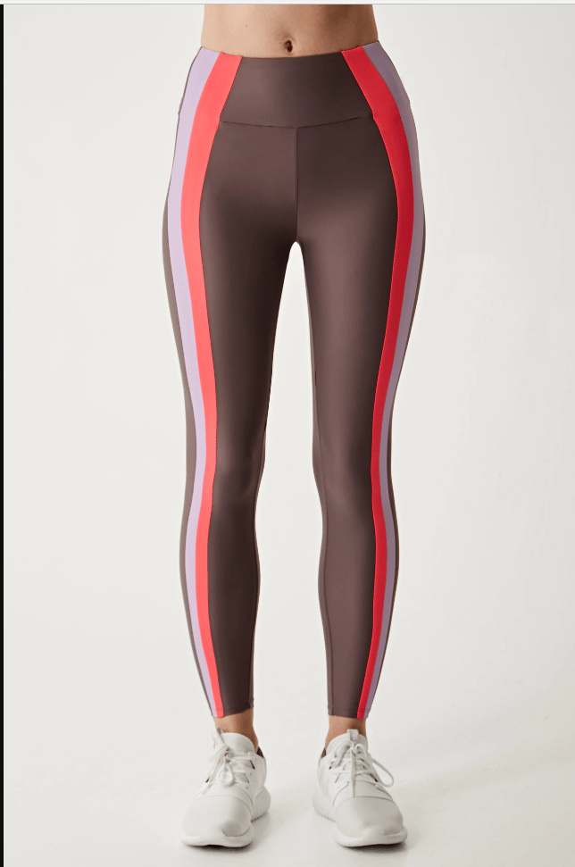 選擇瑜珈褲時應該留意鬆緊度(Motivation Stripe Legging)