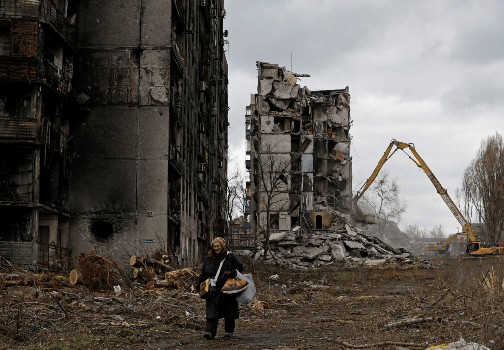 俄烏戰爭持續了一年，烏克蘭仍深陷戰火之中。路透社
