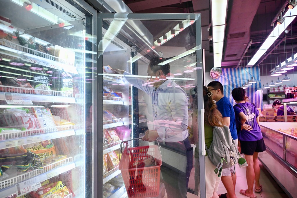 梁进指出，油价直接影响运输成本，若情况只属短期，业界倾向自行消化。