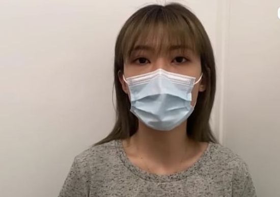 家姐確診前夕,李君妍如常拍《姊妹淘》,被網民鬧爆她。