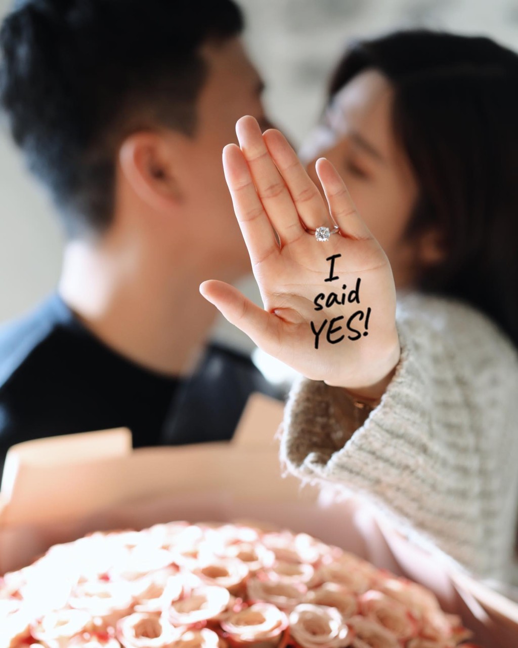 接受了男友陳張敏的求婚。
