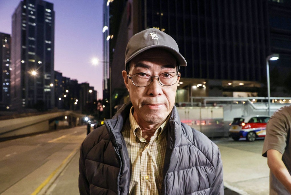 舊主席鄧國權離開廉署總部。何家豪攝