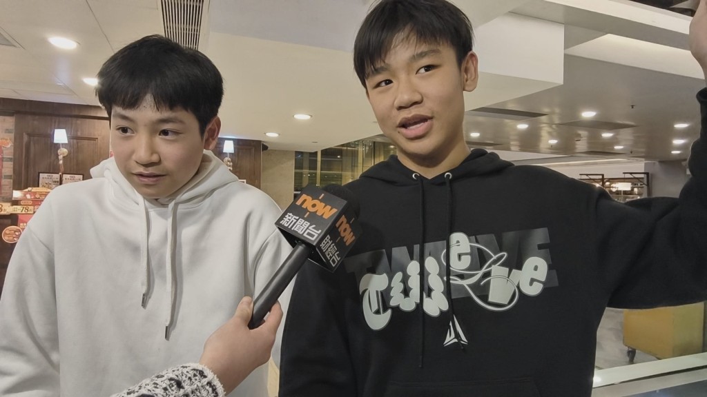 楊(右)指持刀男子似精神有異,當時並沒有說話,「好似傻傻哋,想攞把刀斬人」。黃文威攝 楊(右)指持刀男子似精神有異,當時並沒有說話,「好似傻傻哋,想攞把刀斬人」。黃文威攝