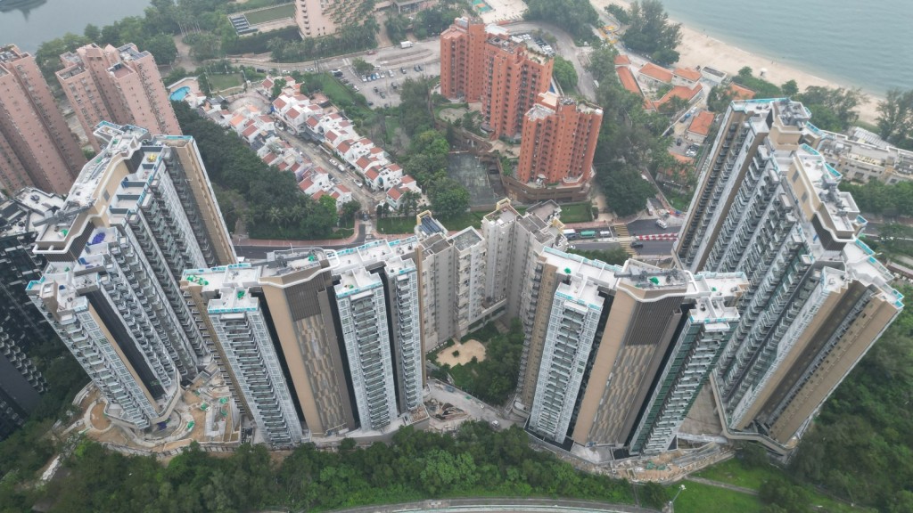 旭日国际旗下位于屯门青山湾段临海大型项目黄金海湾系列。 旭日国际旗下位于屯门青山湾段临海大型项目黄金海湾系列。