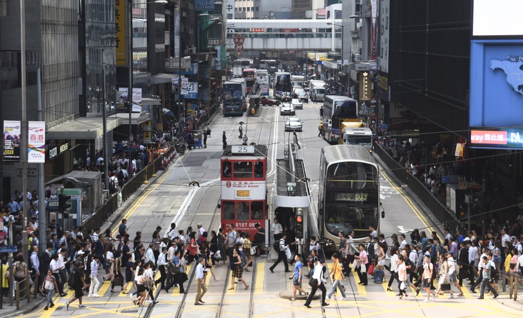 “永明消费者可持续生活指数”发现，本港普罗市民对ESG的认识有限，逾半数受访者表示完全或不太知道什么是ESG。