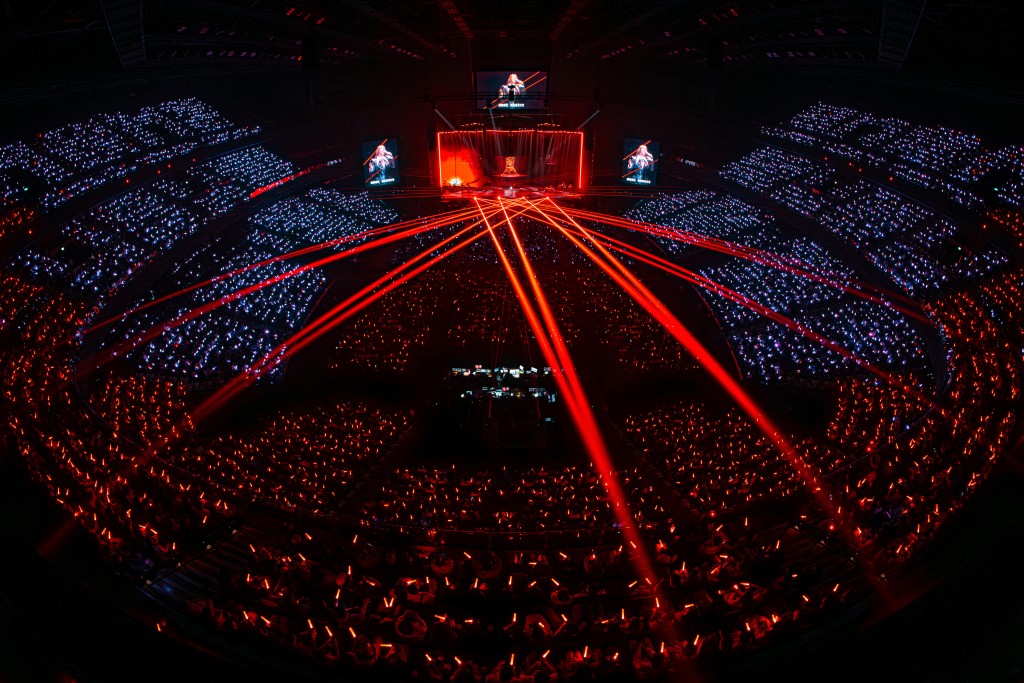 衛蘭OUT OF FRAME演唱會2026與香港樂迷在紅館大玩音樂Party。