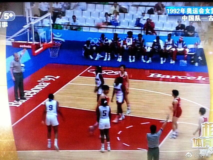 1992年中國女籃在李亞光帶領下奪得巴塞羅那奧運會亞軍，圖為半決賽大勝古巴隊。 