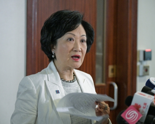 葉太表示，為免菲傭辛苦排長龍等候檢測，她會出錢，安排菲傭去私家醫院檢測。資料圖片