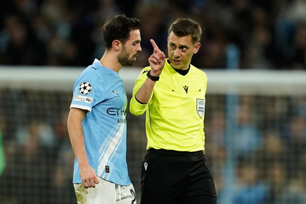 贝拿度施华20分钟被逐。美联社