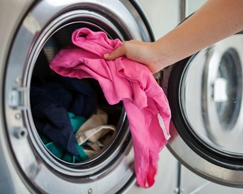 回南天在室内掠干衣物要注意小秘诀。