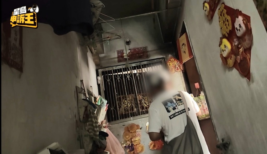 業權人大吳生的女兒隔着鐵閘強調,單位另一半業權就算成功拍賣,都不會讓新業主入屋。 業權人大吳生的女兒隔着鐵閘強調,單位另一半業權就算成功拍賣,都不會讓新業主入屋。
