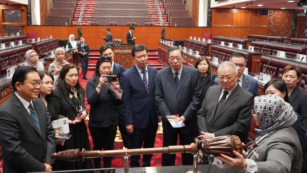 立法會考察團於5月12至18日到訪馬來西亞、印尼和新加坡,由立法會主席梁君彥議員擔任團長。梁君彥FB圖片