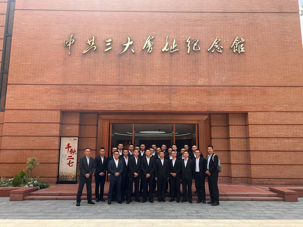 鄒嘉健帶領學員參觀位於廣州的中共三大會址紀念館,以強化他們的國家觀念和國家安全意識。 鄒嘉健帶領學員參觀位於廣州的中共三大會址紀念館,以強化他們的國家觀念和國家安全意識。