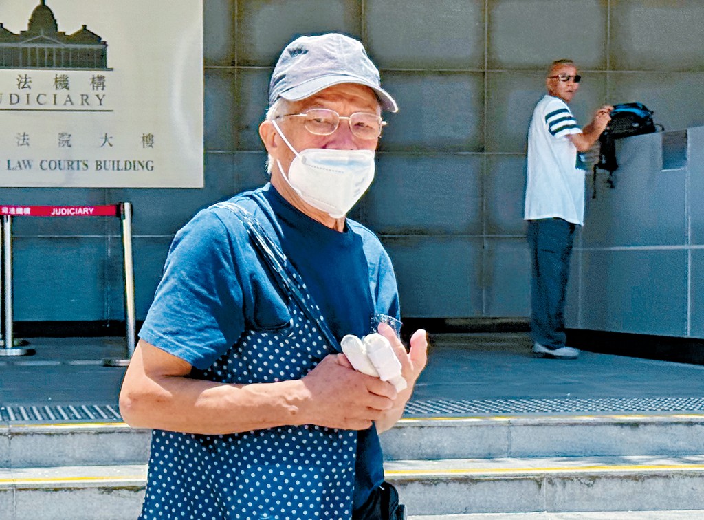 何伯在被捕後表示「因為佢（何太）要離婚改嫁走佬，所以我激氣就攞刀插佢」。