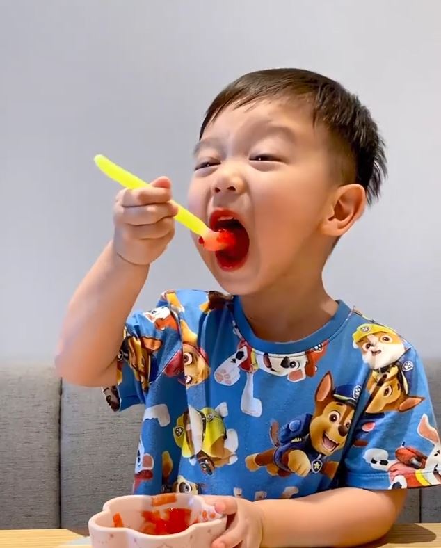 Brendan要求嫲嫲為他整最愛的啫喱特別滋味。