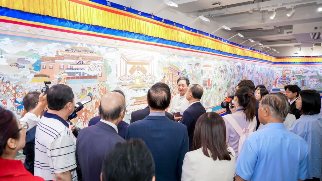 桑杰本大师56米巨幅唐卡珍品展在港开幕 蔡冠深：展现中华民族交融故事