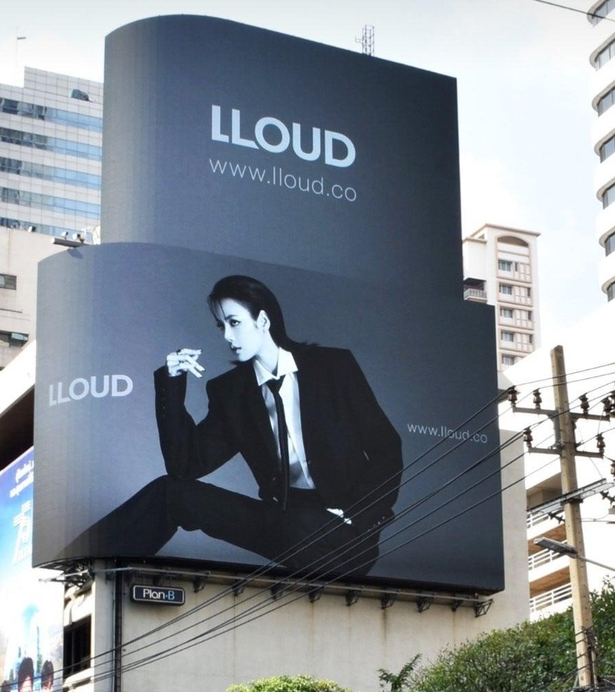 Lisa的新公司LLOUD日前在世界各地賣廣告宣傳。